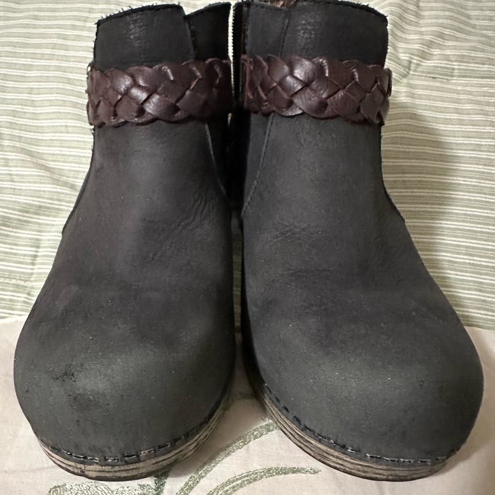Dansko size 39 Women's Black Ankle Boots with Braided Detail